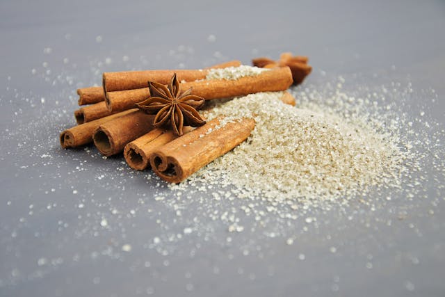 Scopri le deliziose ricette a base di zucchero e cannella da provare subito!